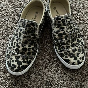 Cheetah print slip on shoes